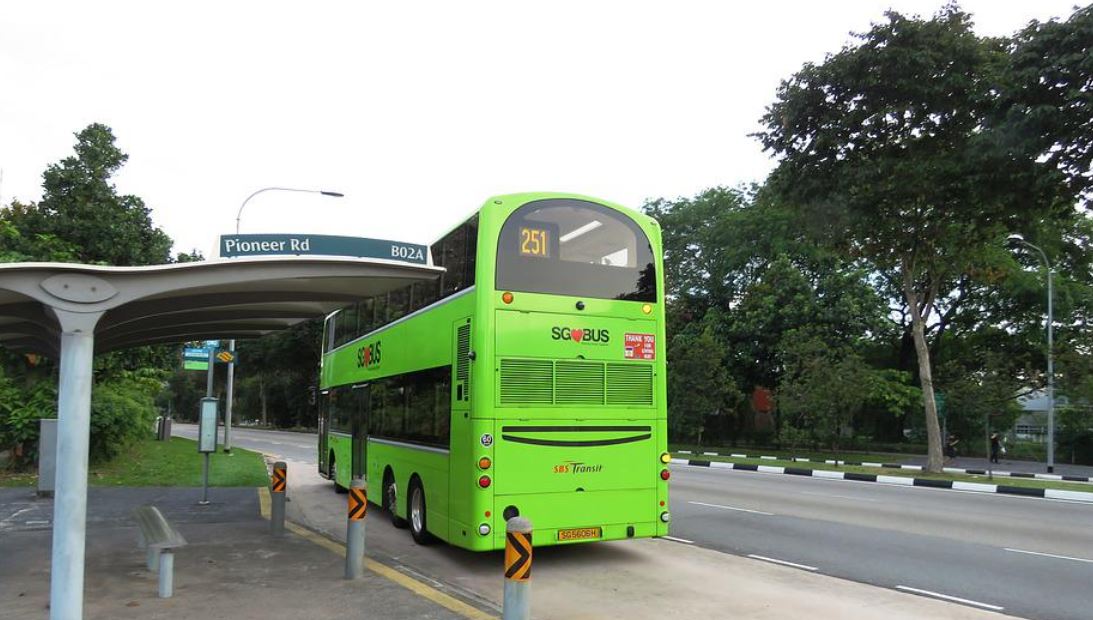 zelený autobus