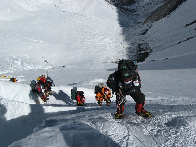 horolezci při výstupu